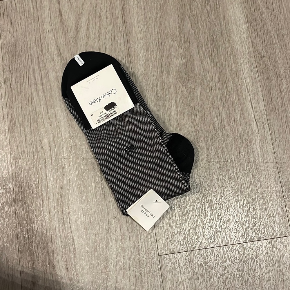 NWT MENS CALVIN KLEIN HIGH SOCKS